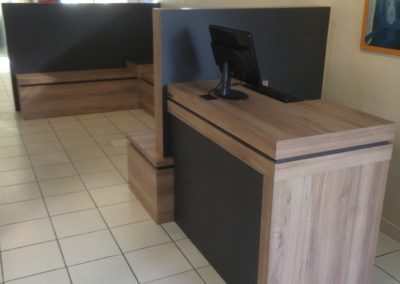 agencement-bureaux-borne-accueil-400x284