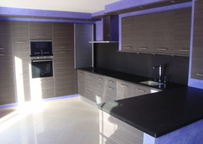 cuisine-aurelia-stratifié-plan-granit-noir-400x284