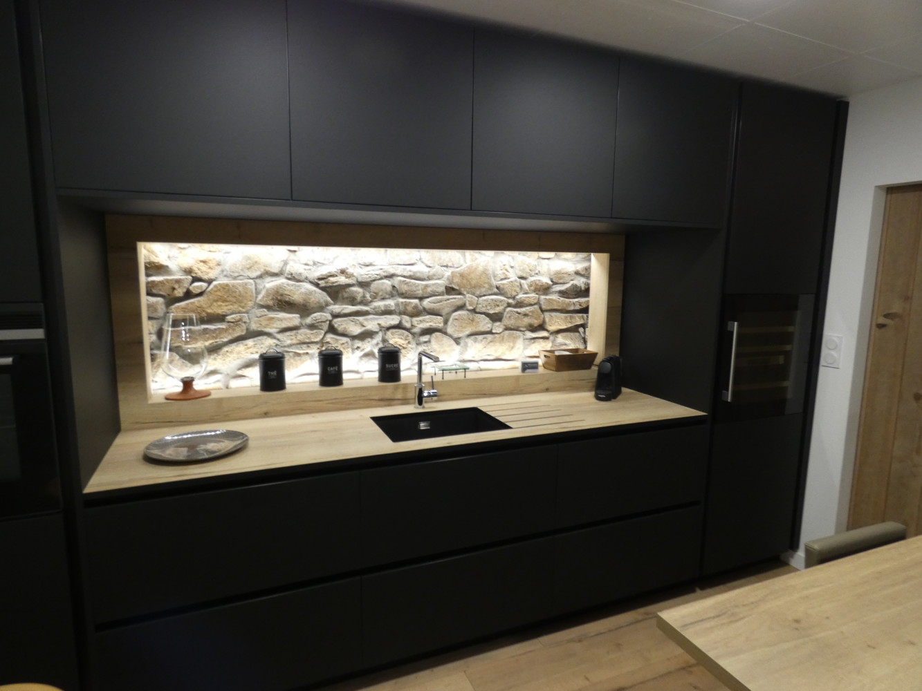cuisine-moderne-noir-mat-boishardy